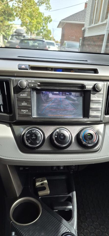 2013 Toyota RAV4 LE Photo3
