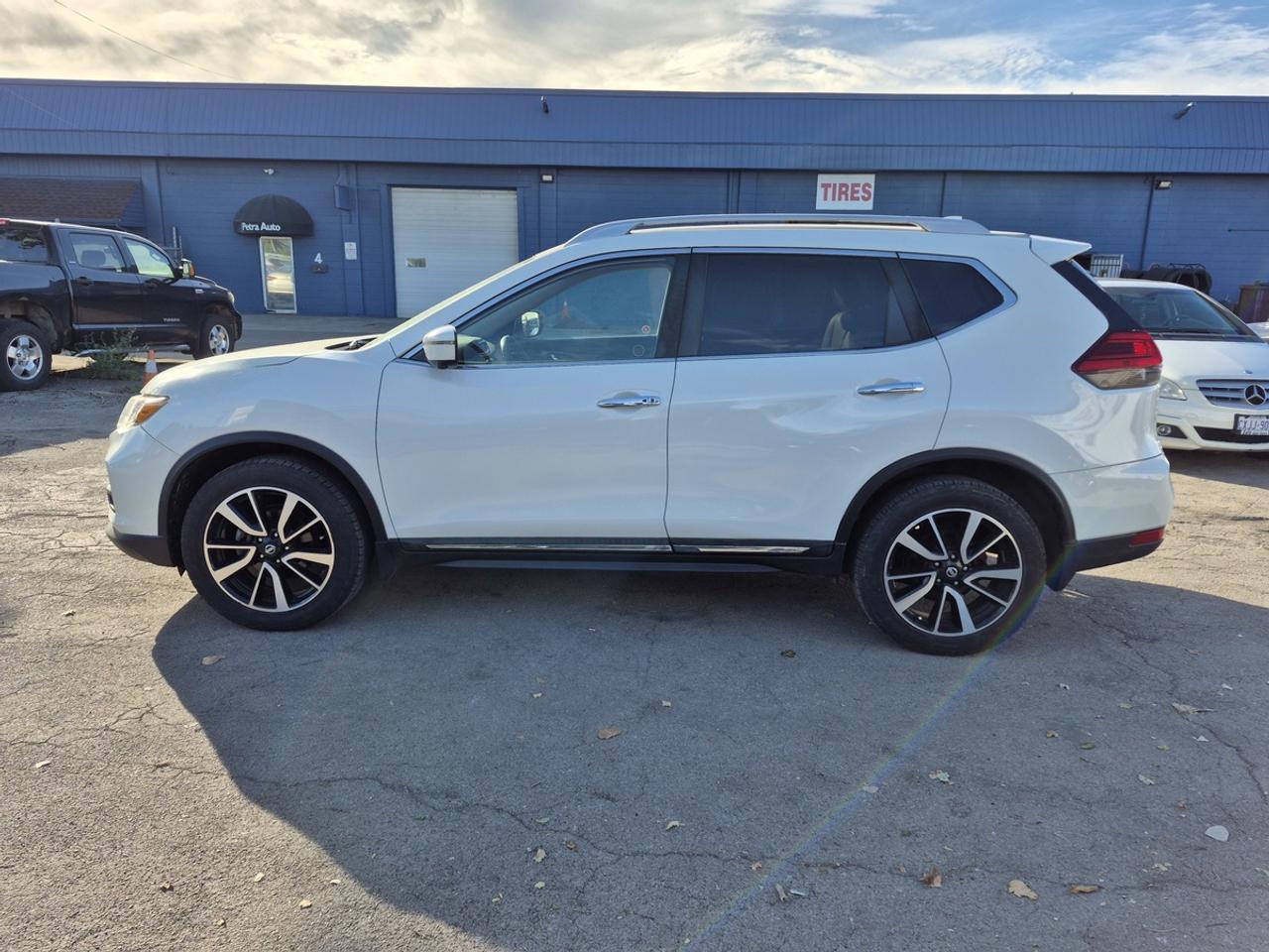 2017 Nissan Rogue SL Photo
