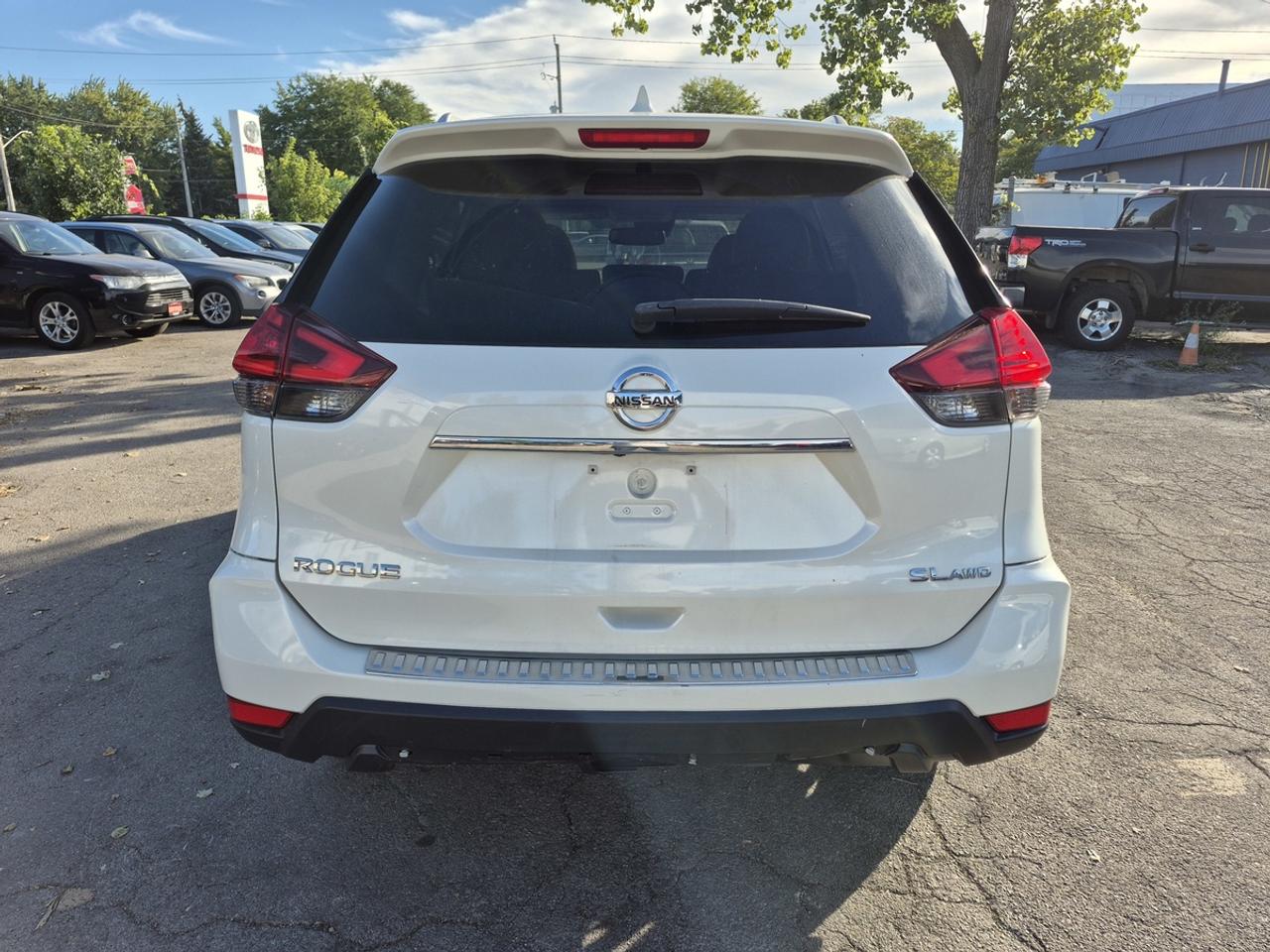 2017 Nissan Rogue SL Photo
