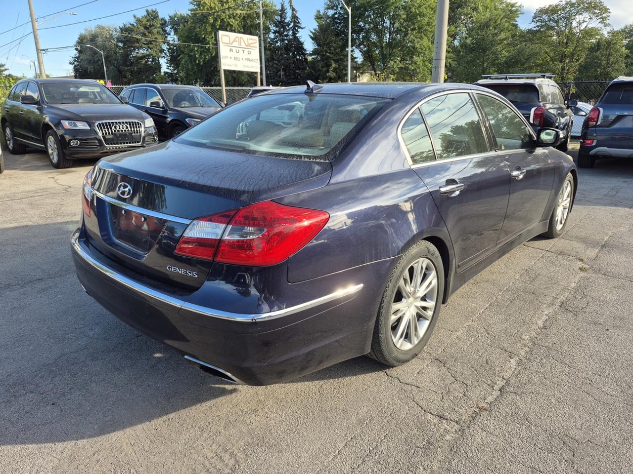2012 Hyundai Genesis Premium Photo