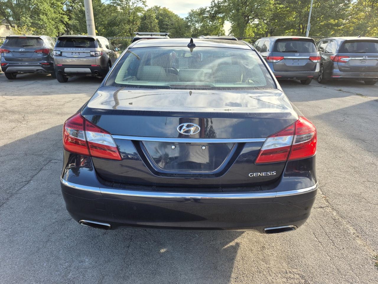 2012 Hyundai Genesis Premium Photo