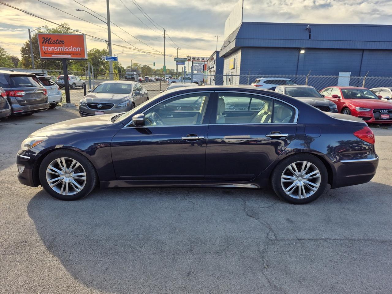 2012 Hyundai Genesis Premium Photo