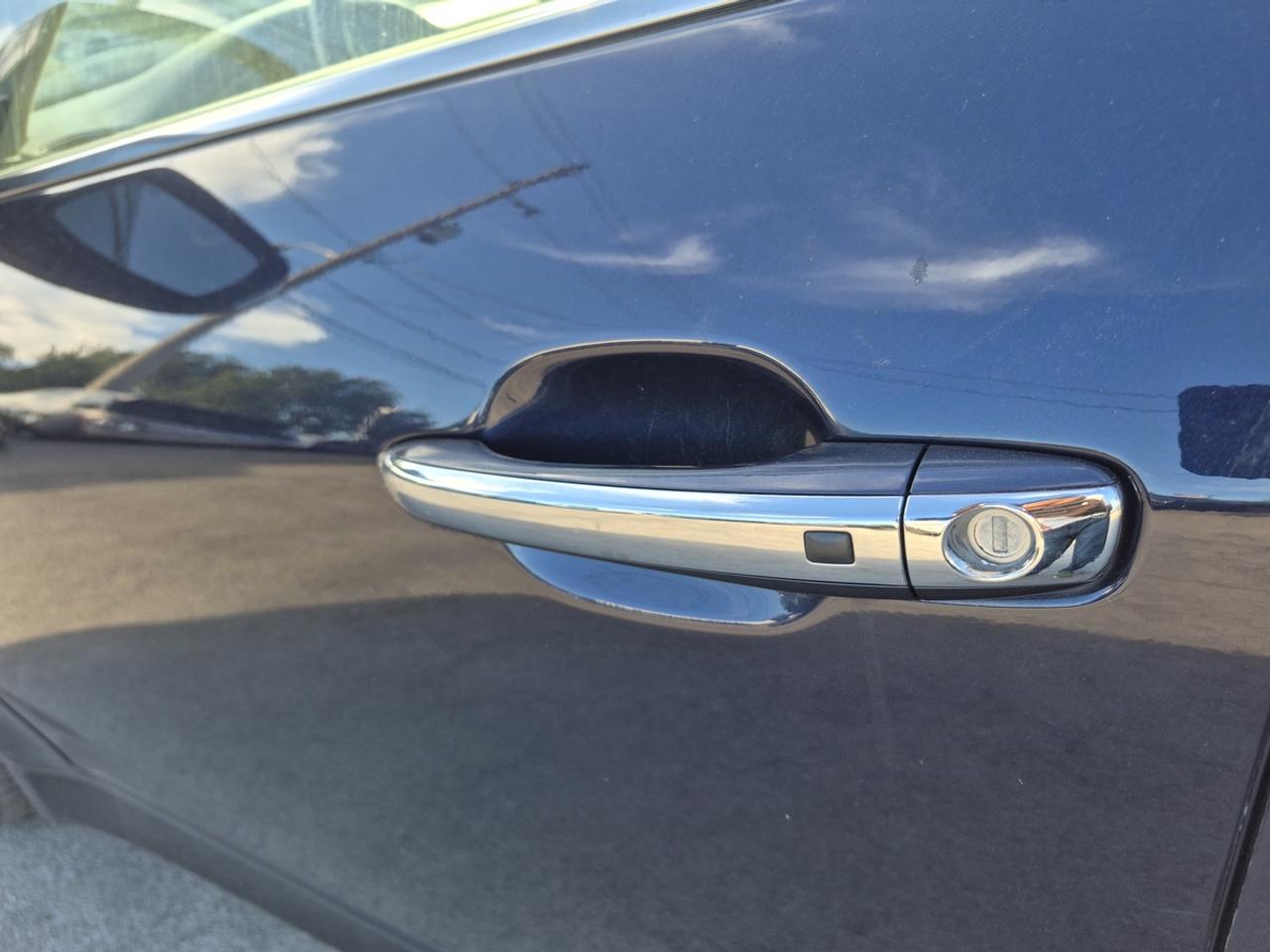 2012 Hyundai Genesis Premium Photo