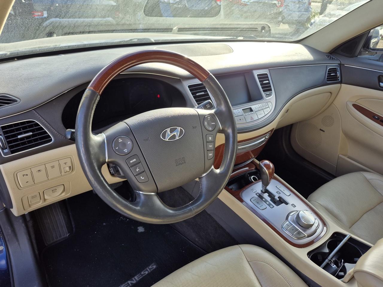 2012 Hyundai Genesis Premium Photo