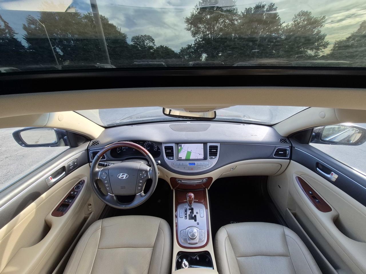 2012 Hyundai Genesis Premium Photo