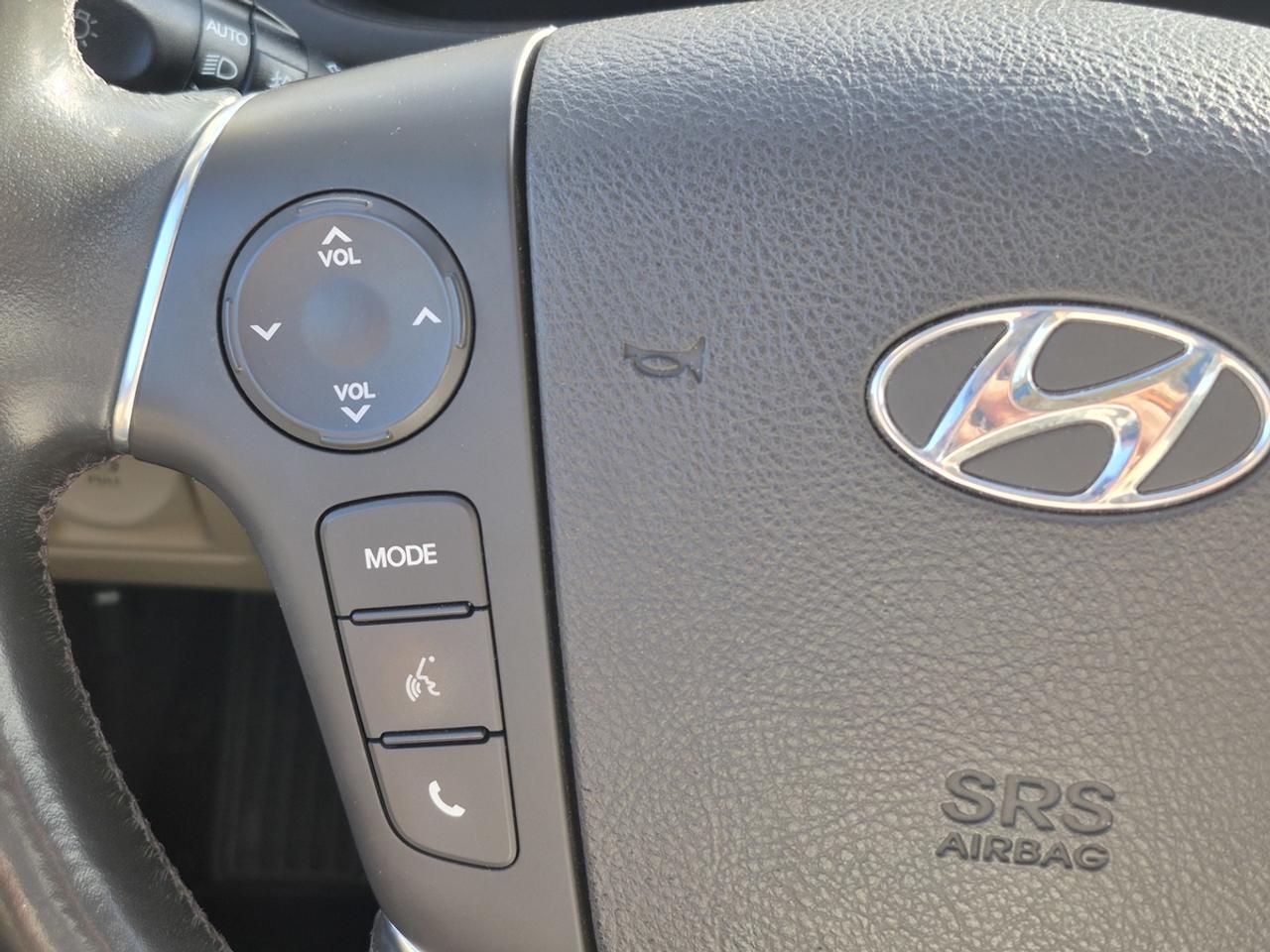 2012 Hyundai Genesis Premium Photo