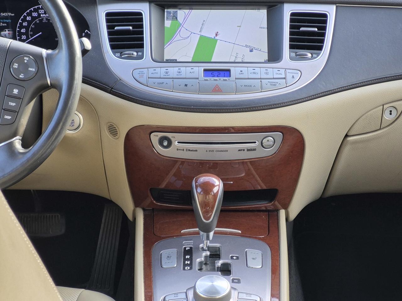 2012 Hyundai Genesis Premium Photo