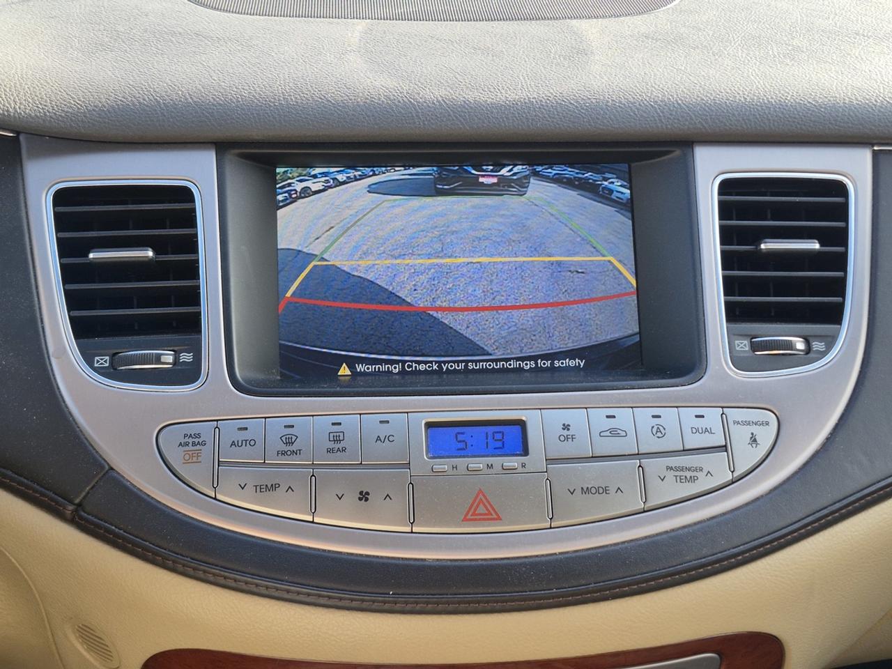 2012 Hyundai Genesis Premium Photo