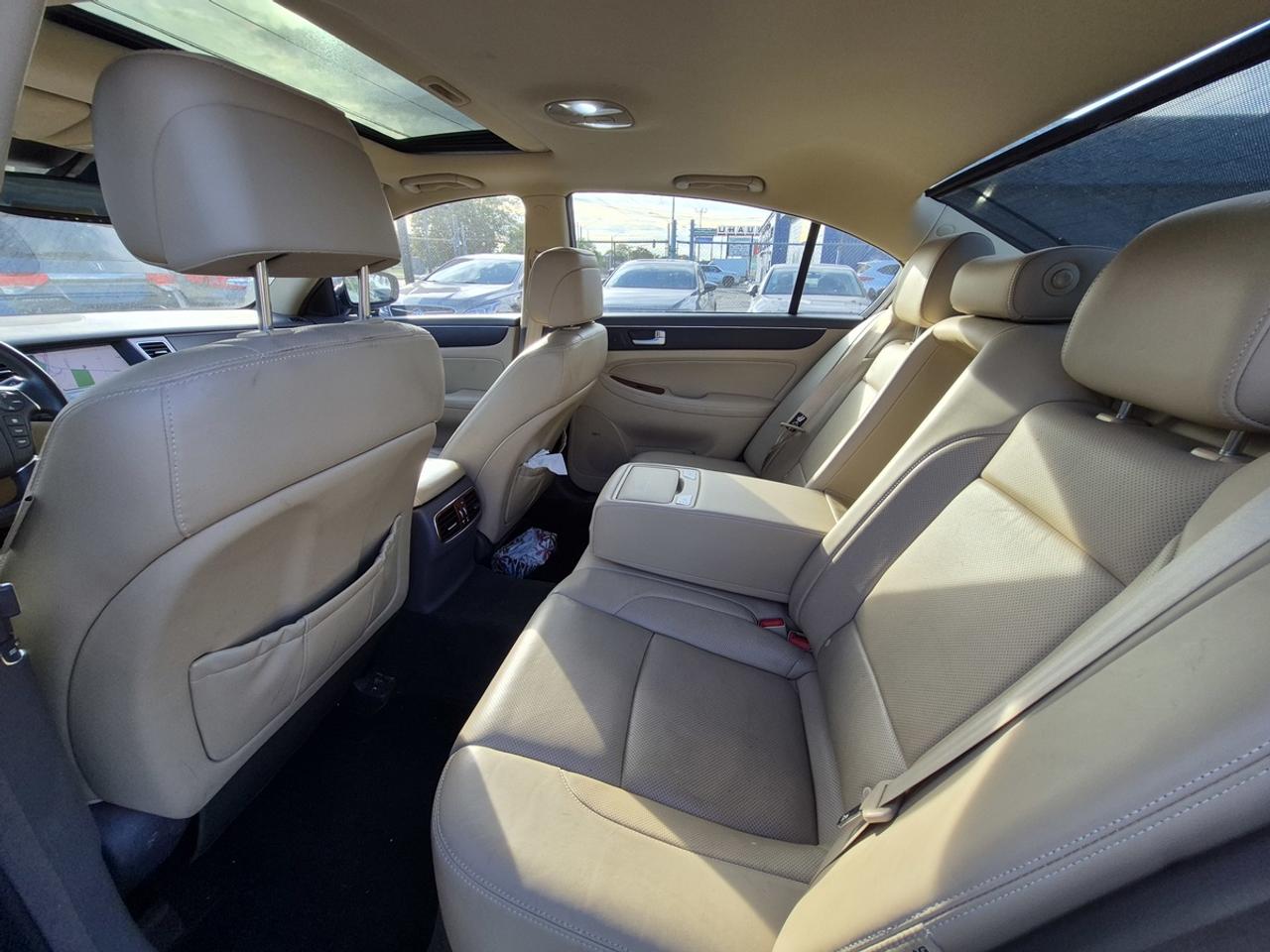 2012 Hyundai Genesis Premium Photo