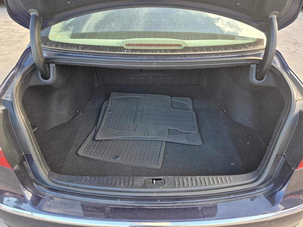 2012 Hyundai Genesis Premium Photo