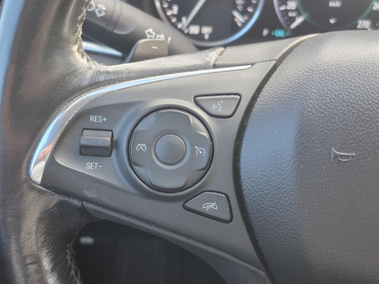 2017 Buick LaCrosse Essence Photo