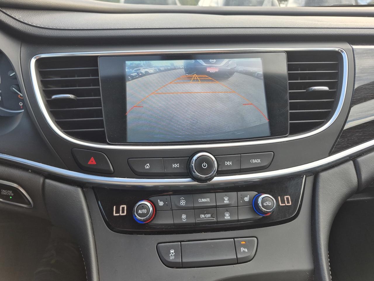 2017 Buick LaCrosse Essence Photo