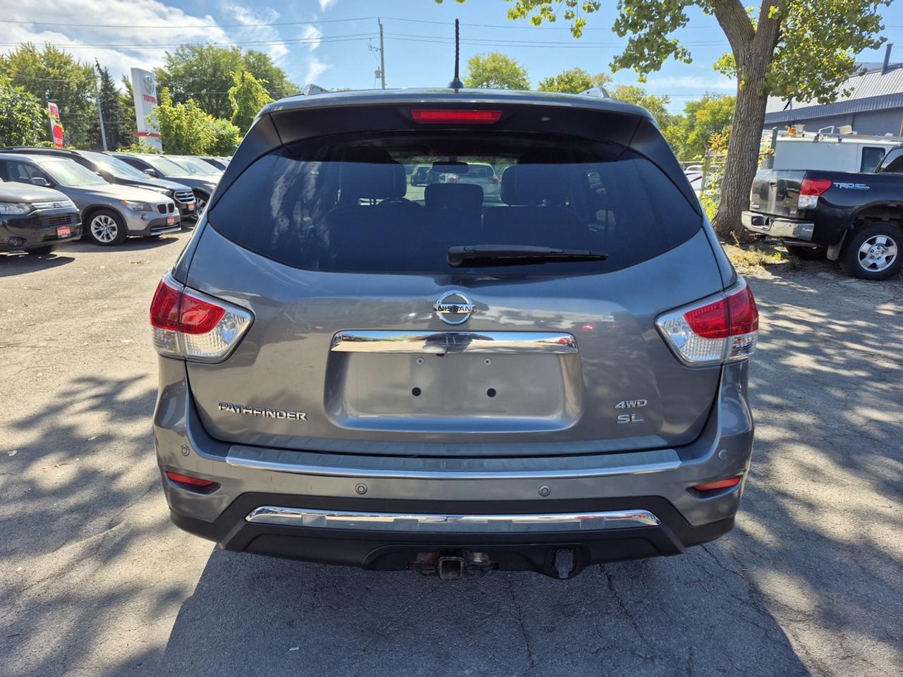 2015 Nissan Pathfinder SL Photo