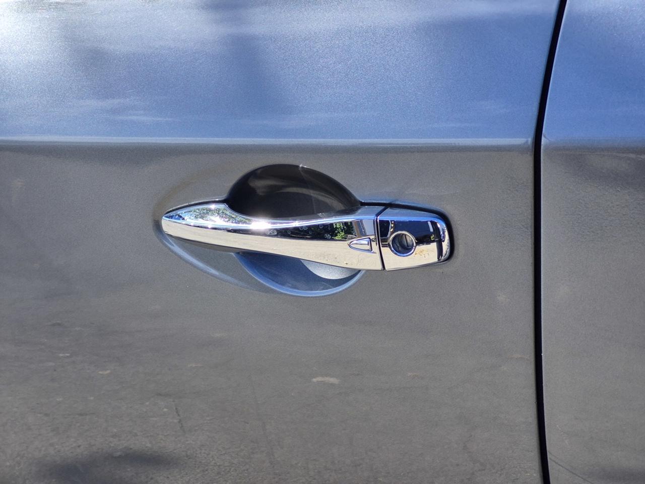 2015 Nissan Pathfinder SL Photo