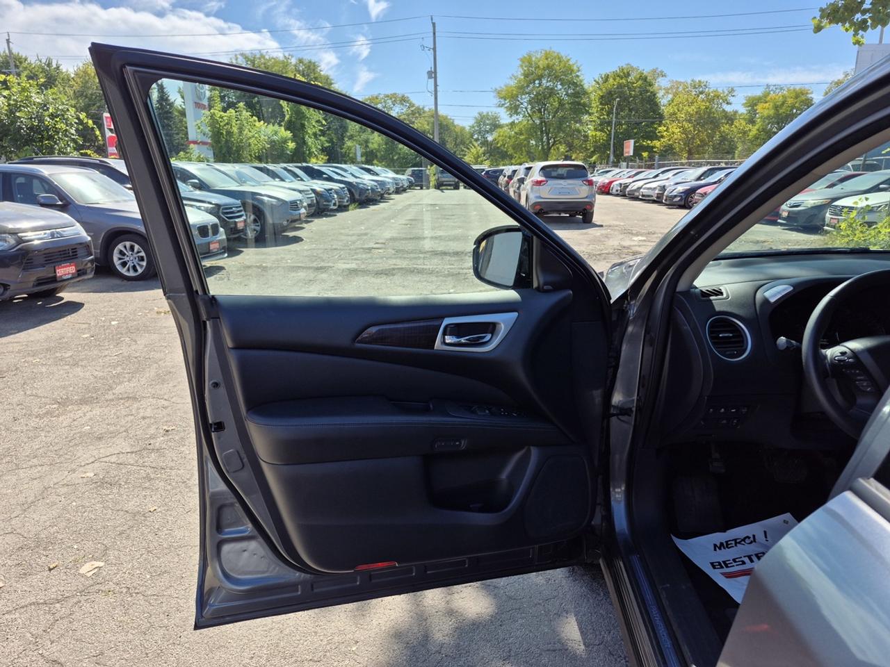 2015 Nissan Pathfinder SL Photo