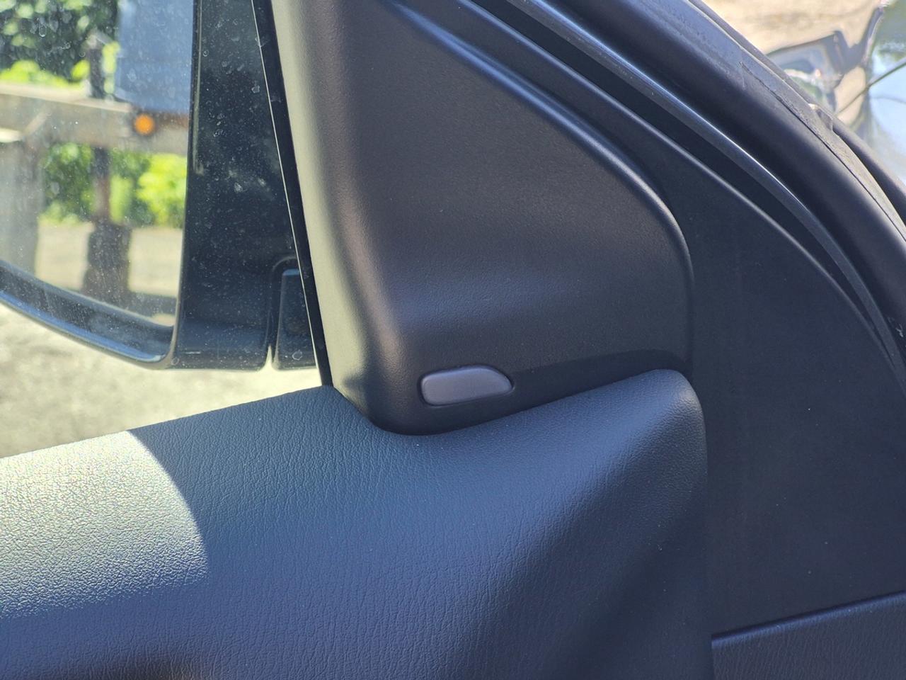 2015 Nissan Pathfinder SL Photo