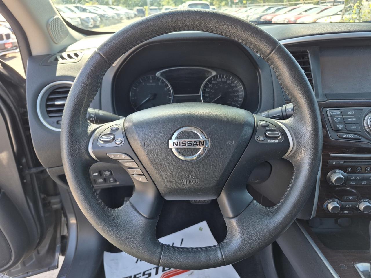 2015 Nissan Pathfinder SL Photo