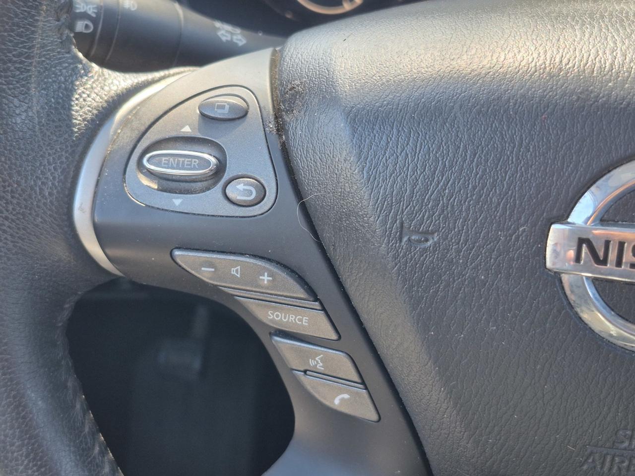 2015 Nissan Pathfinder SL Photo