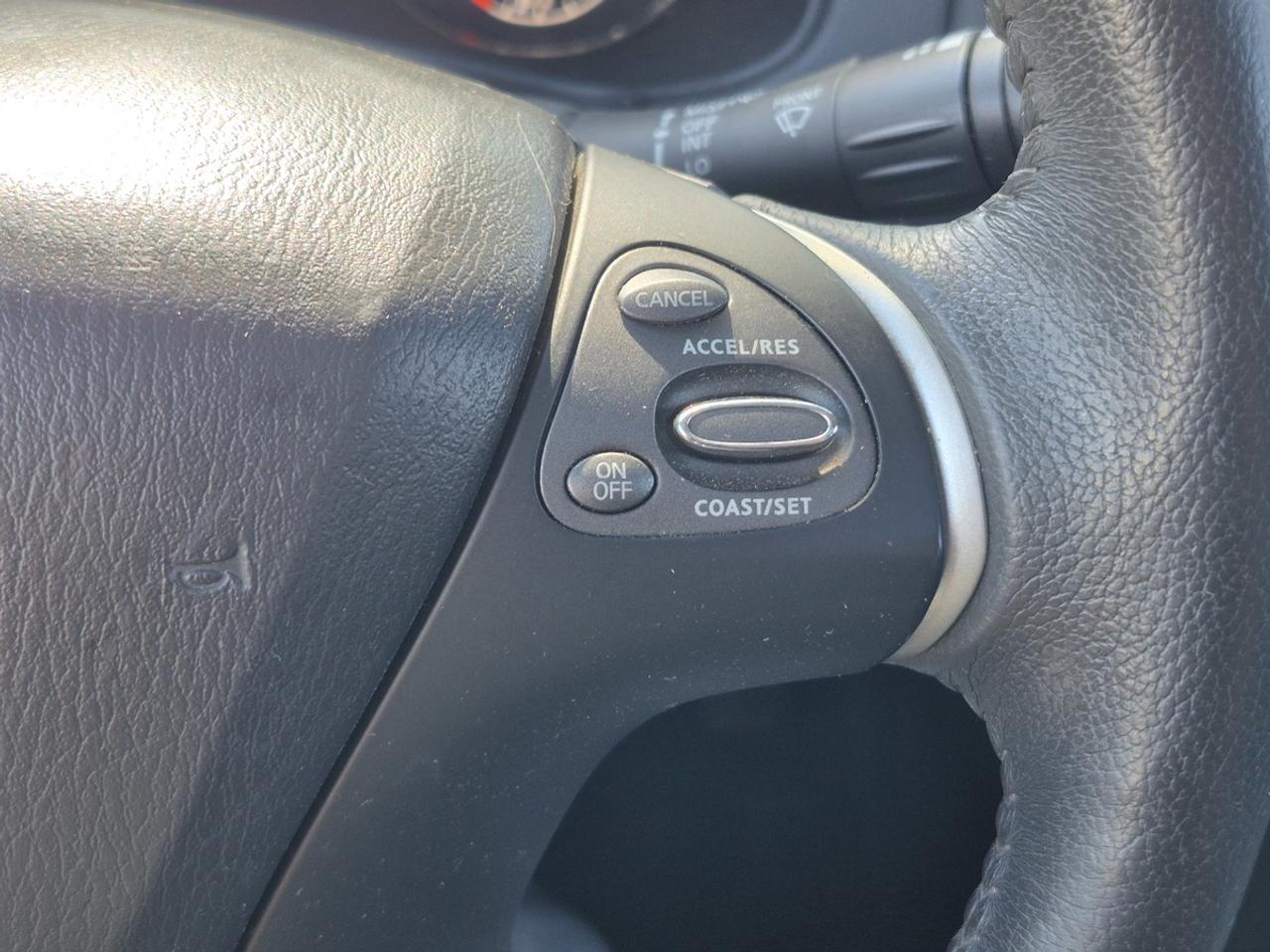 2015 Nissan Pathfinder SL Photo