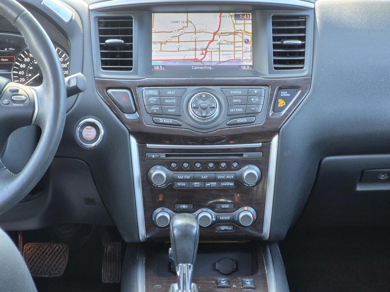 2015 Nissan Pathfinder SL Photo