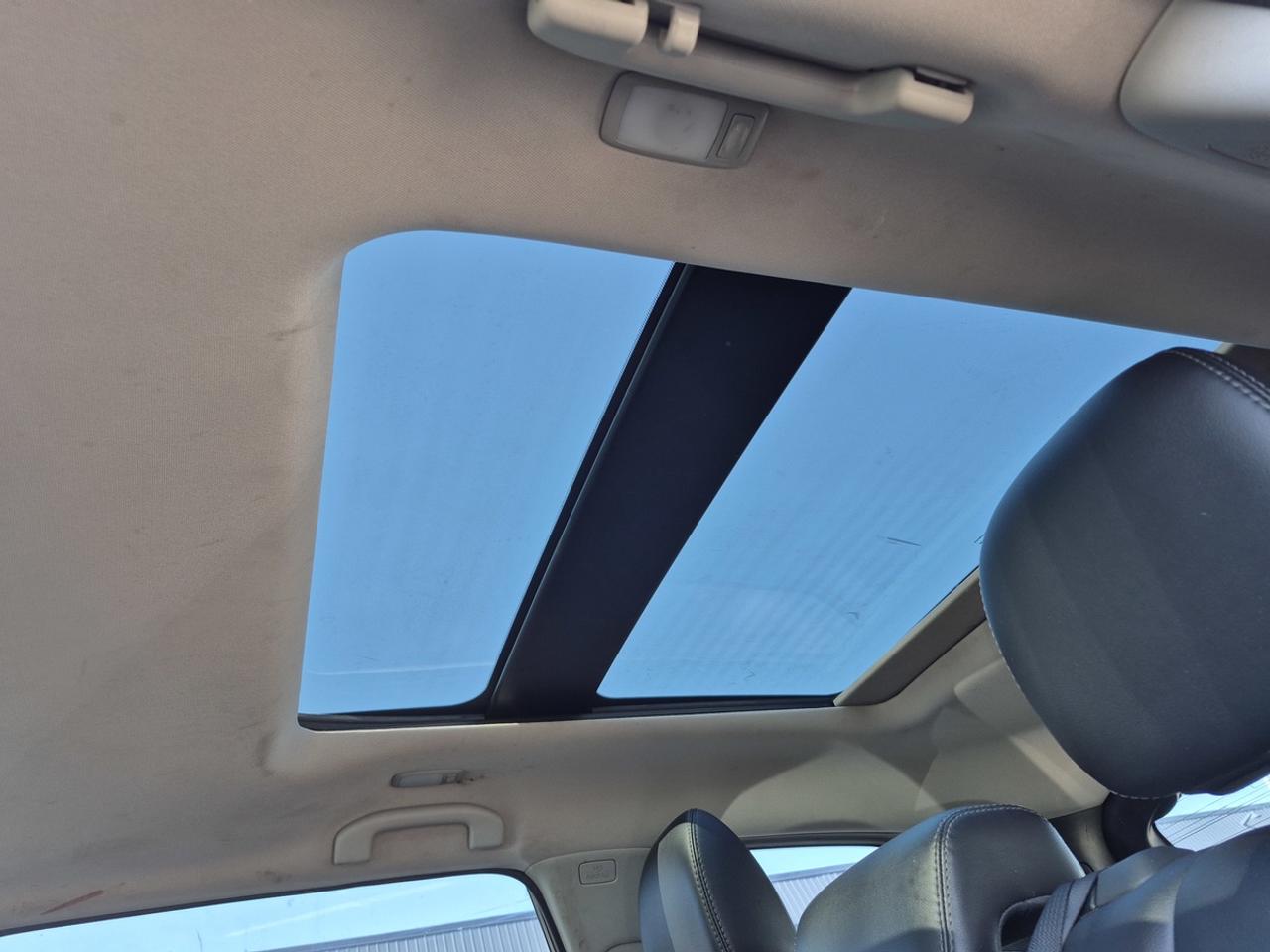 2015 Nissan Pathfinder SL Photo