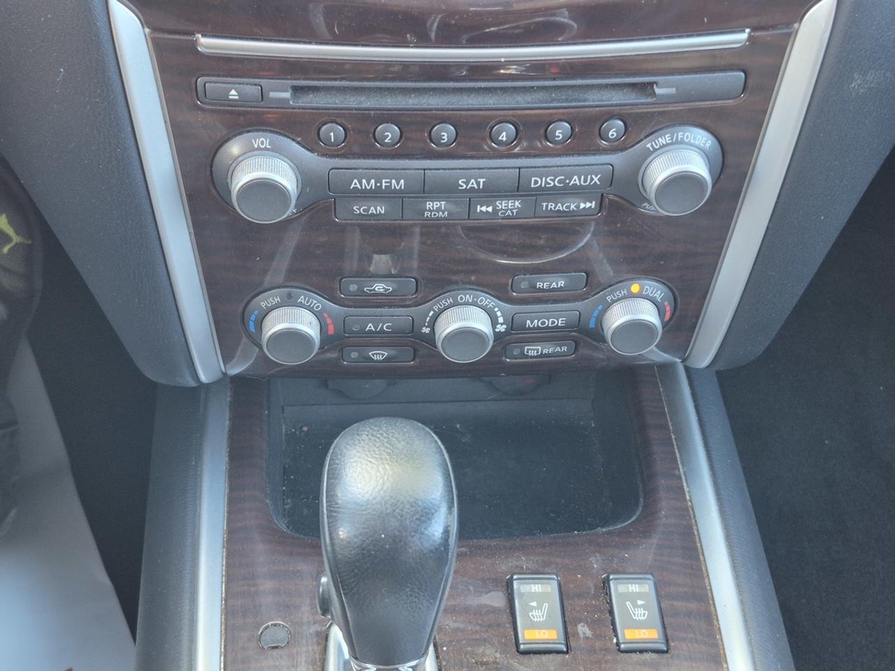 2015 Nissan Pathfinder SL Photo