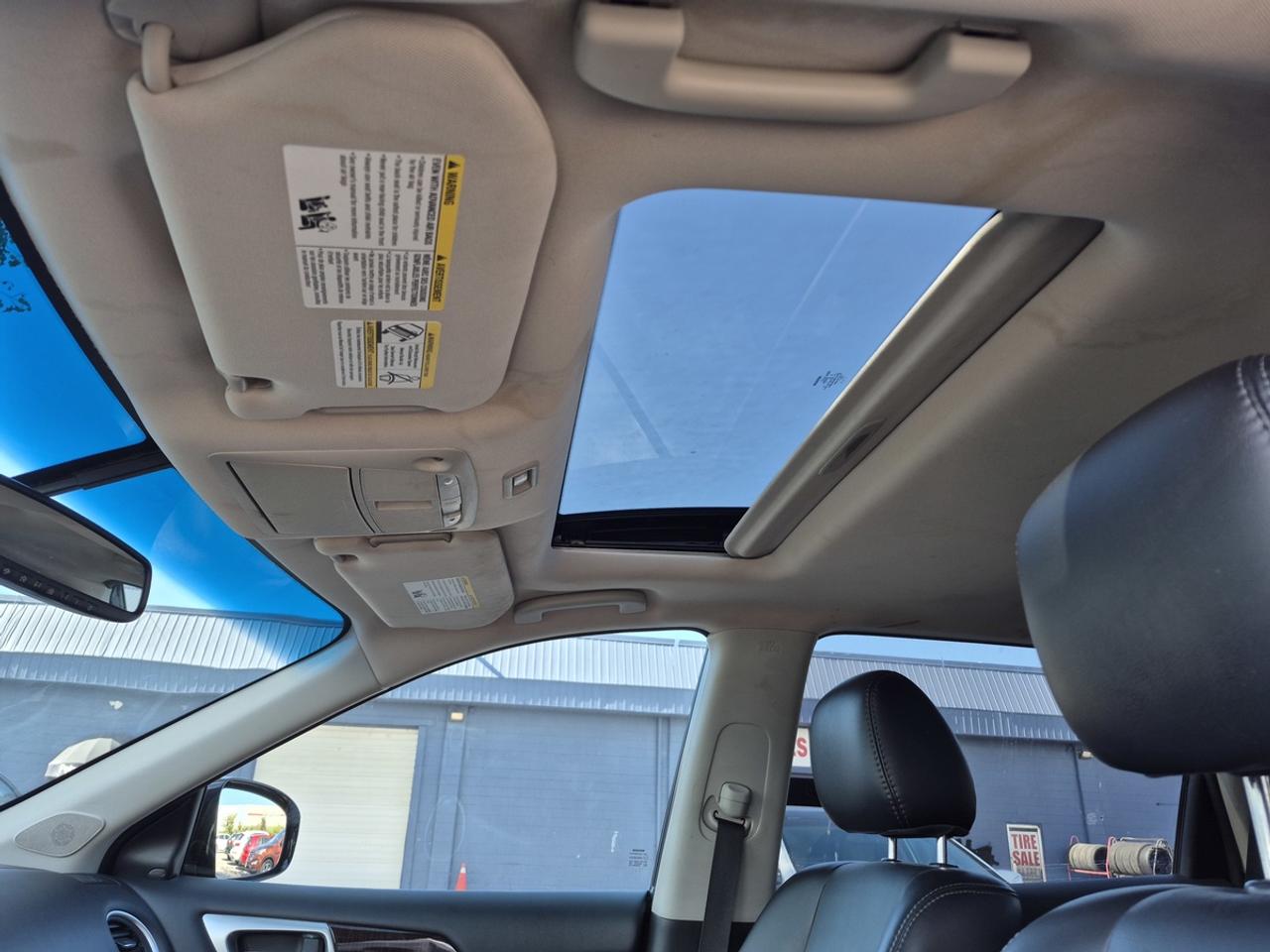 2015 Nissan Pathfinder SL Photo