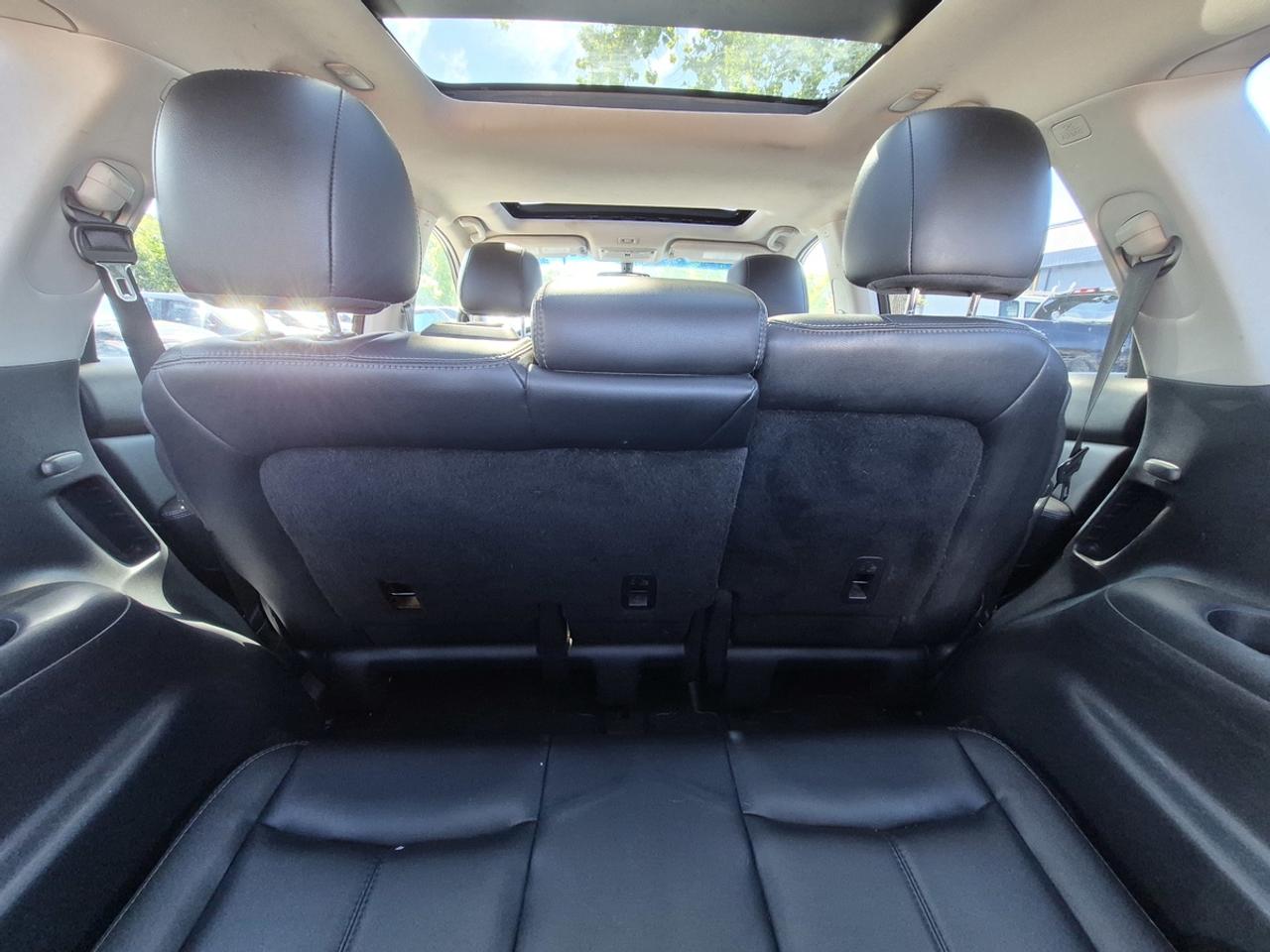 2015 Nissan Pathfinder SL Photo