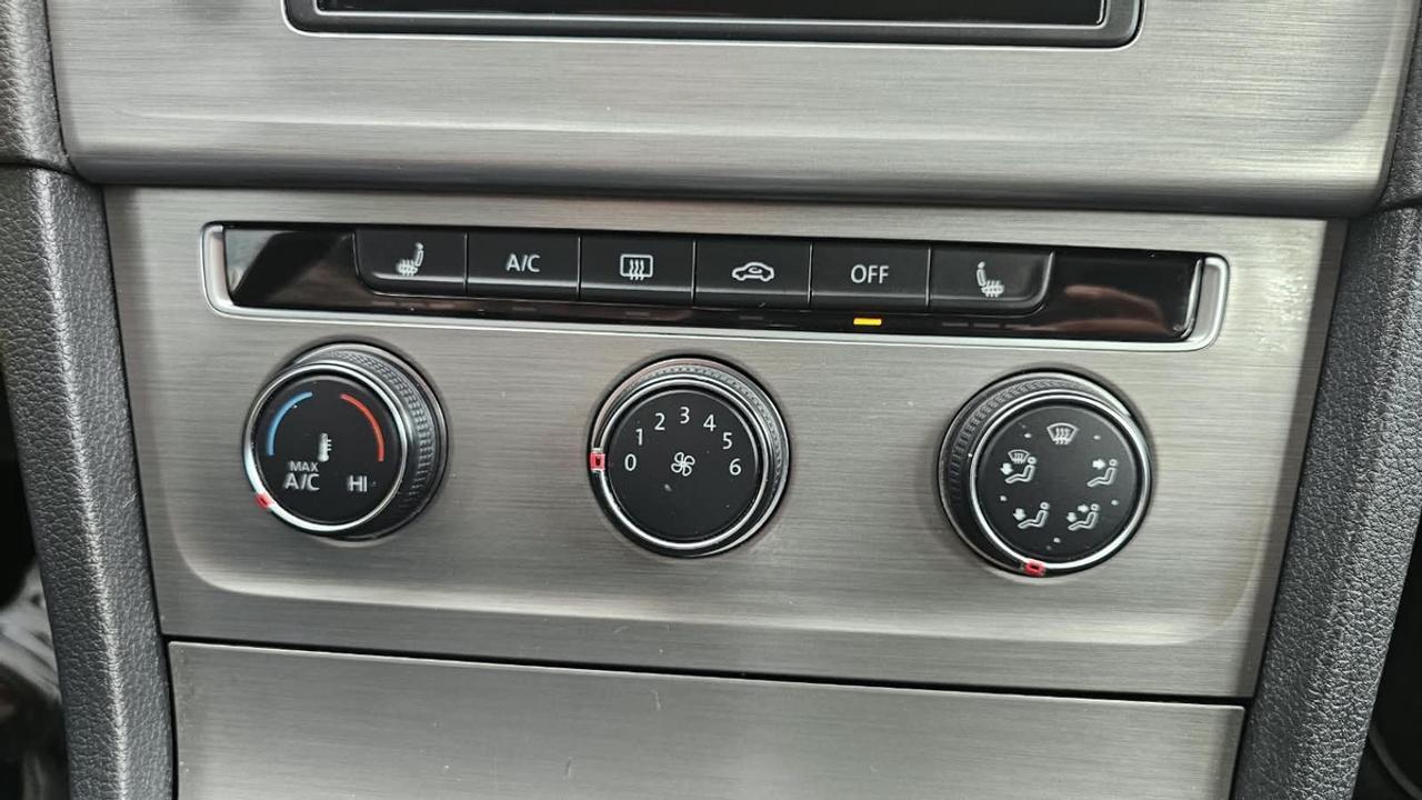 2016 Volkswagen Golf 5dr HB Auto 1.8 TSI Photo