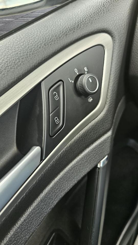 2016 Volkswagen Golf 5dr HB Auto 1.8 TSI Photo