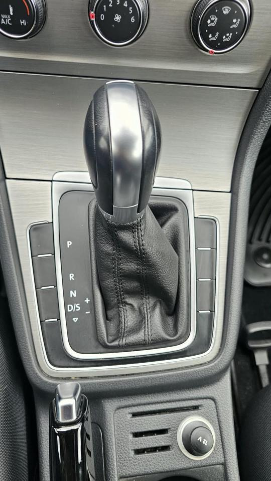 2016 Volkswagen Golf 5dr HB Auto 1.8 TSI Photo