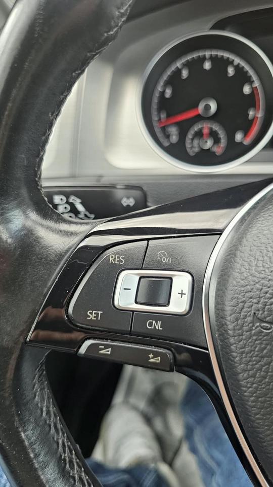 2016 Volkswagen Golf 5dr HB Auto 1.8 TSI Photo
