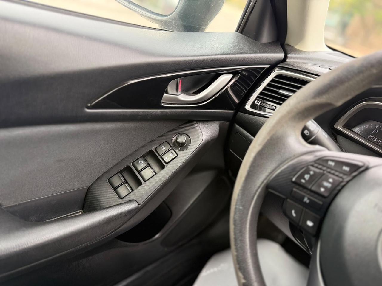 2015 Mazda MAZDA3 I Sport Photo