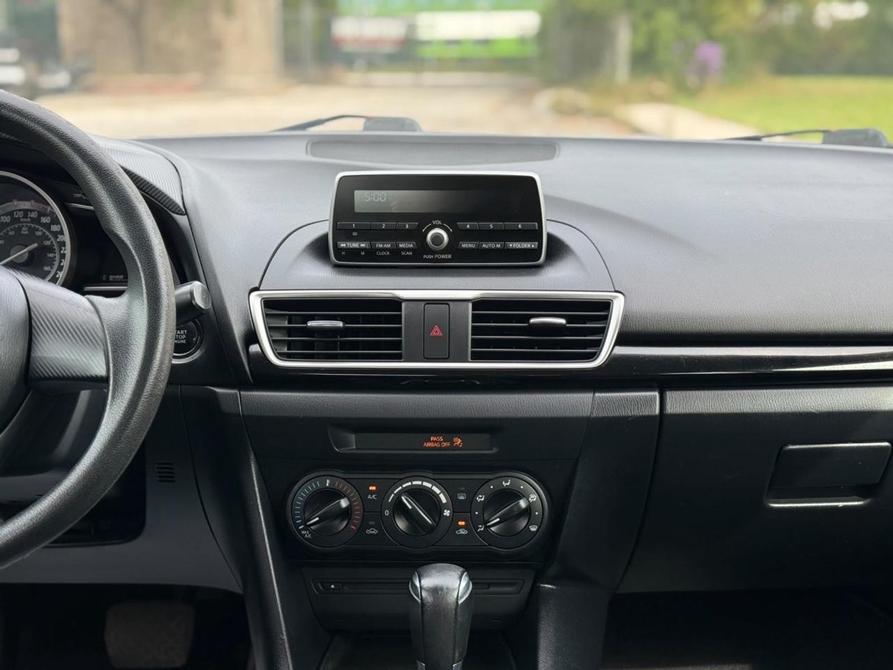 2015 Mazda MAZDA3 I Sport Photo