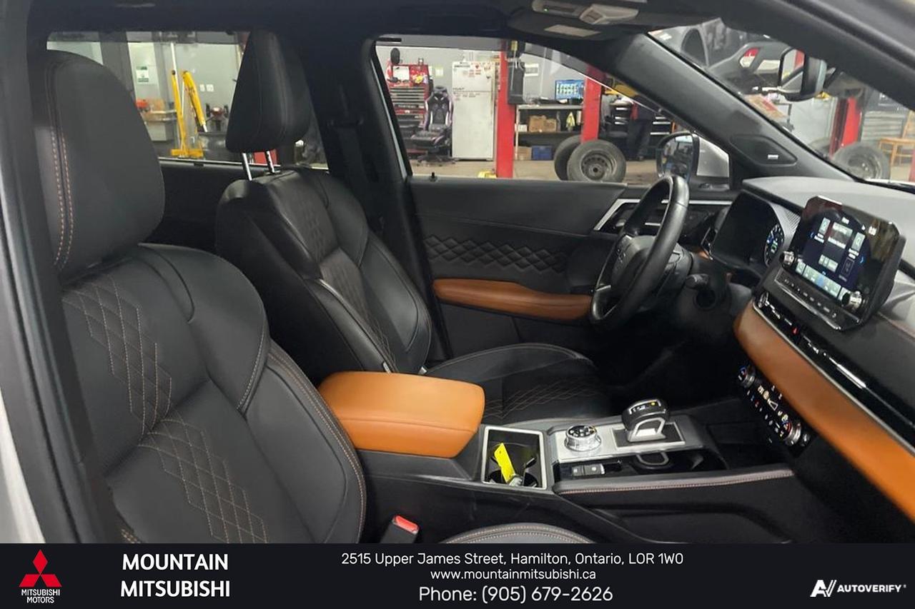 2024 Mitsubishi Outlander GT PREMIUM S-AWC Photo