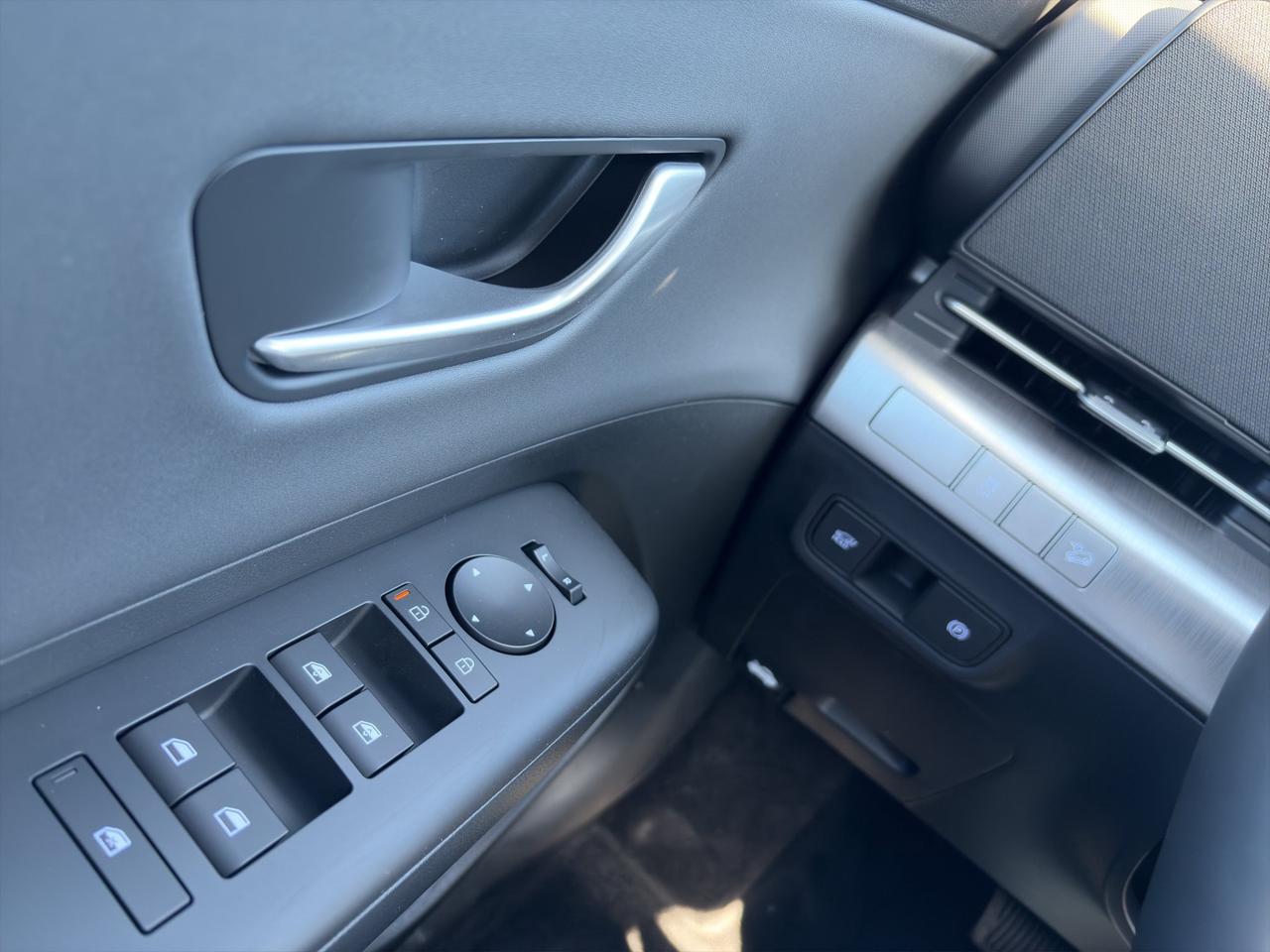 2027 Hyundai KONA LUXURY Photo