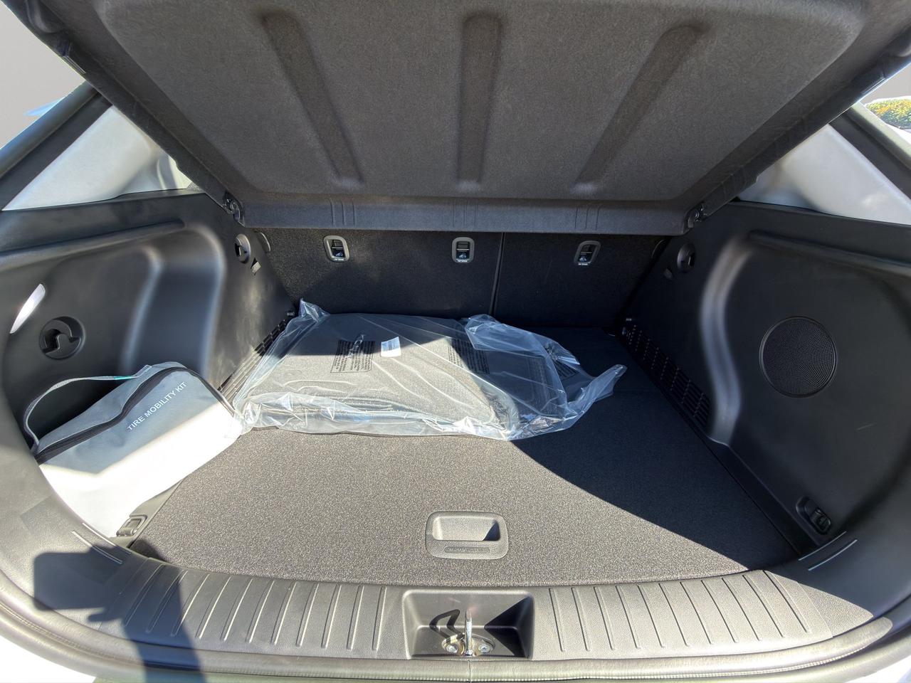 2027 Hyundai KONA LUXURY Photo