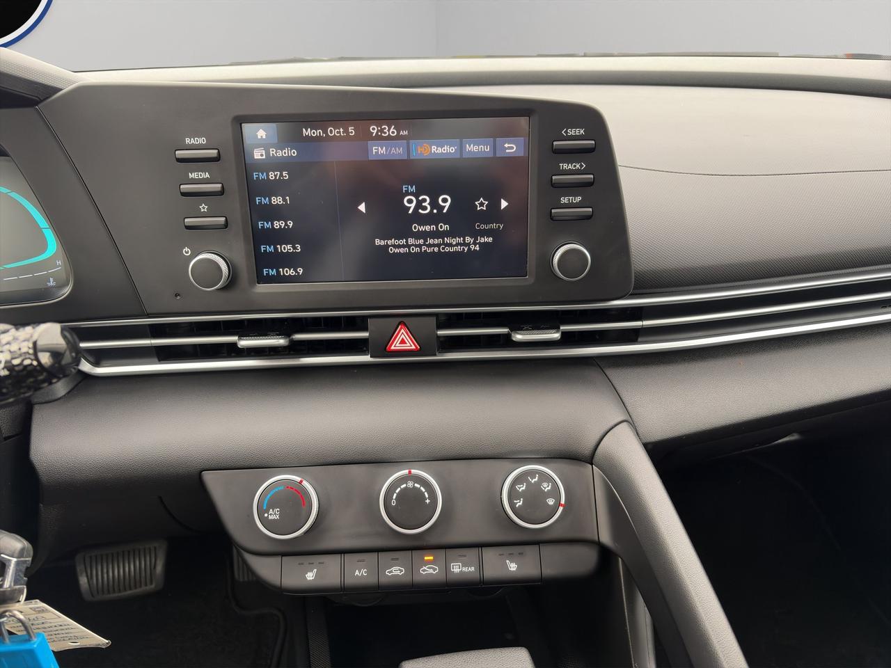 2025 Hyundai Elantra Essential | Lane Keep Assist w/Lane Departure Warning | Forward Collision Avoidance Assist Photo
