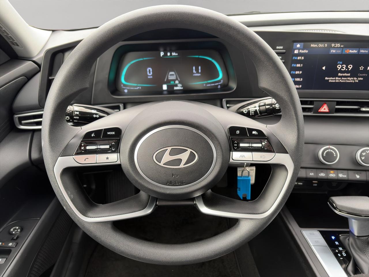 2025 Hyundai Elantra Essential | Lane Keep Assist w/Lane Departure Warning | Forward Collision Avoidance Assist Photo