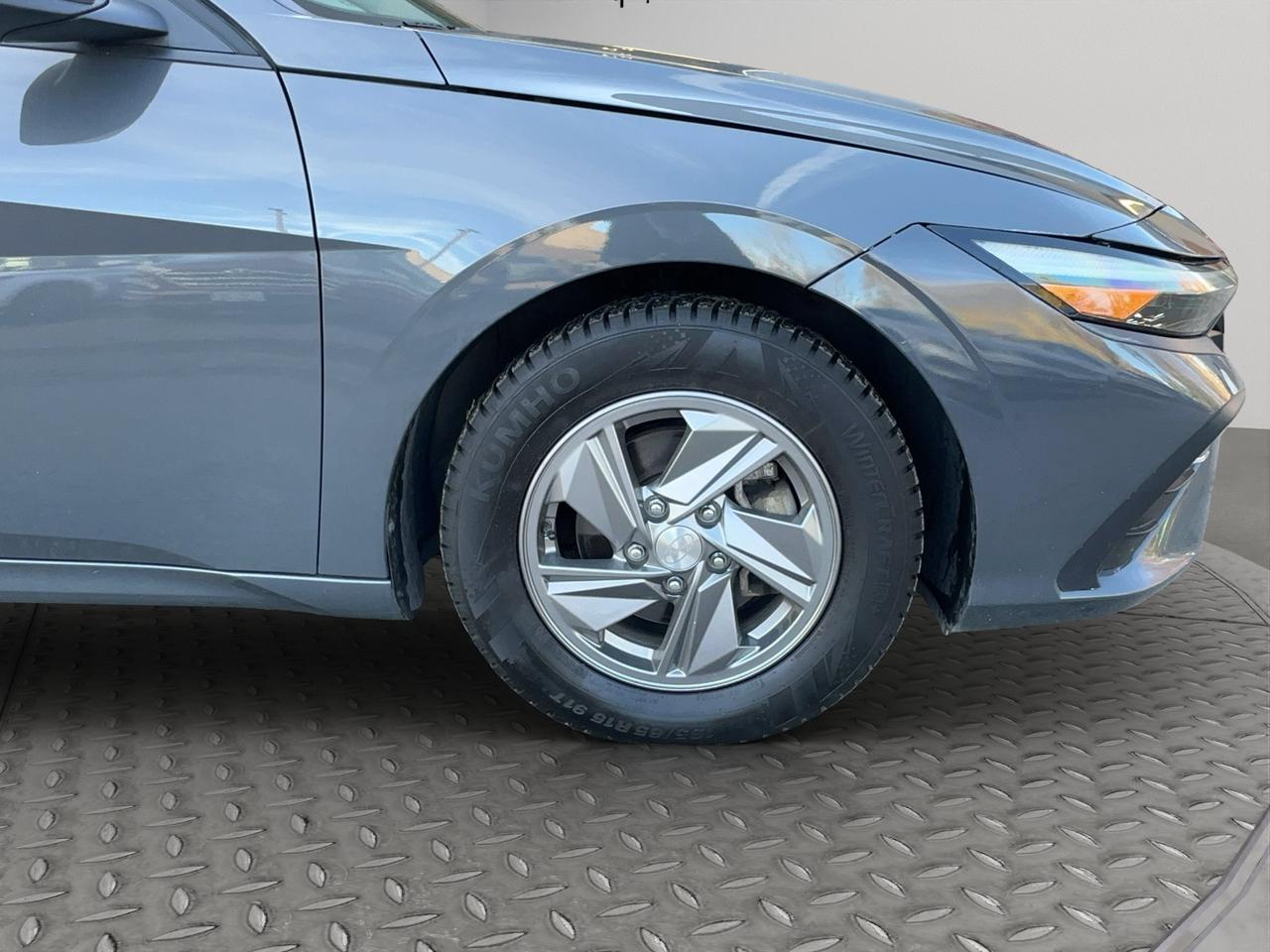 2025 Hyundai Elantra Essential | Lane Keep Assist w/Lane Departure Warning | Forward Collision Avoidance Assist Photo5