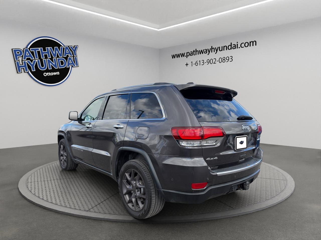 2021 Jeep Grand Cherokee Limited | Remote Engine Start | Keyless Entry | Blind-Spot Monitoring & Rear Cross-Traffic Alert Photo