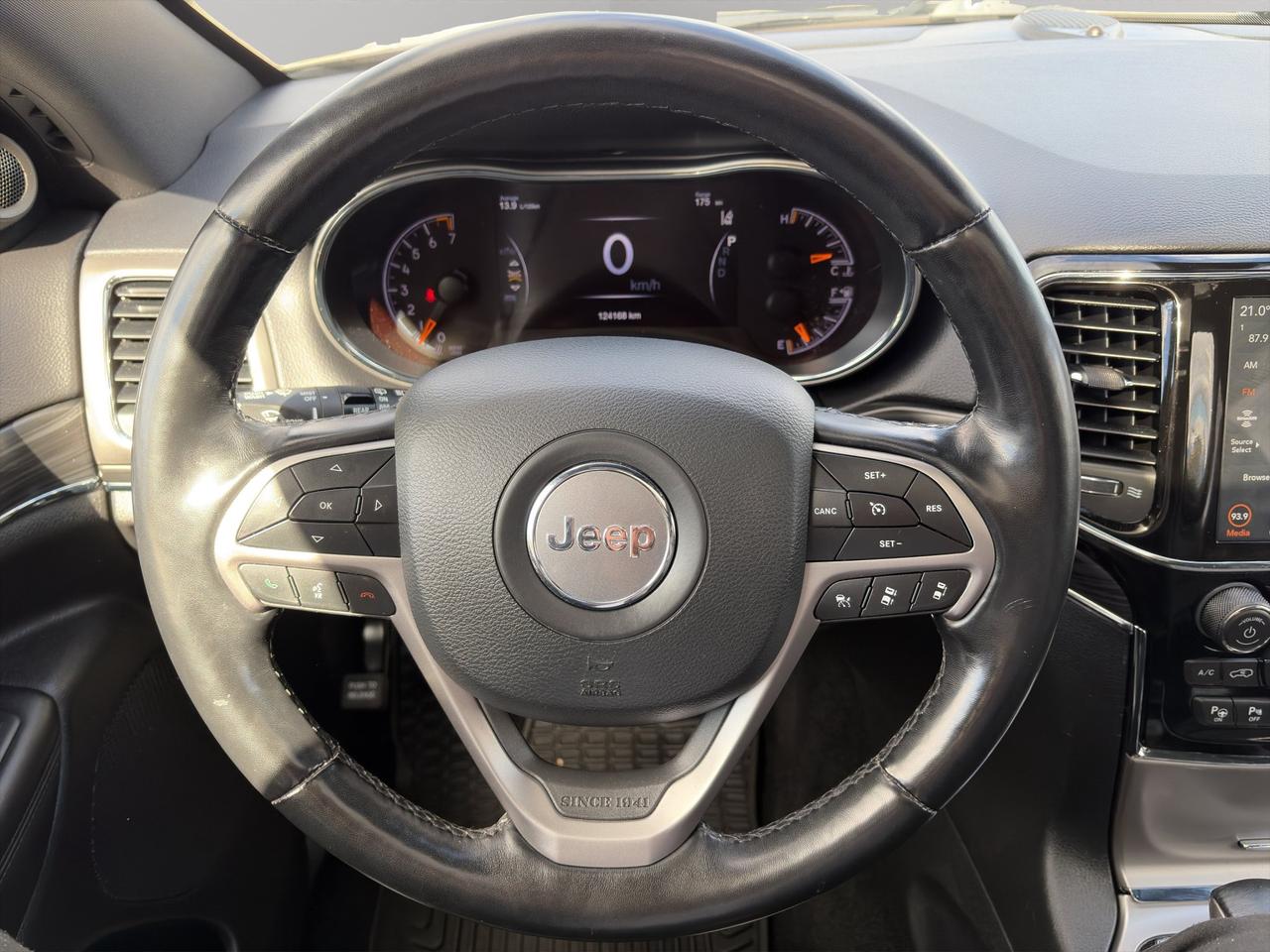 2021 Jeep Grand Cherokee Limited | Remote Engine Start | Keyless Entry | Blind-Spot Monitoring & Rear Cross-Traffic Alert Photo