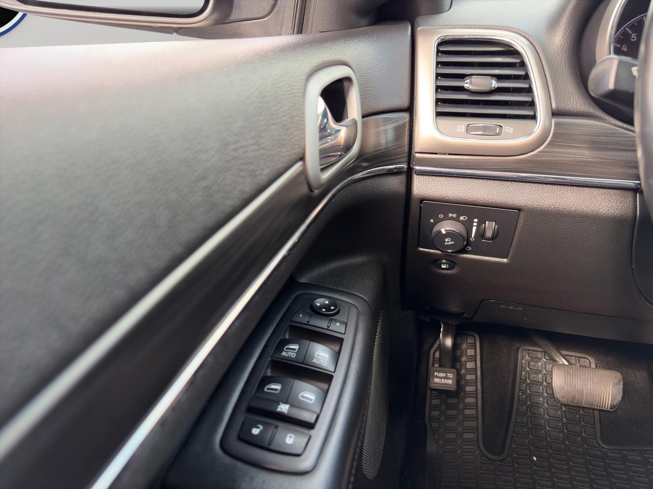 2021 Jeep Grand Cherokee Limited | Remote Engine Start | Keyless Entry | Blind-Spot Monitoring & Rear Cross-Traffic Alert Photo