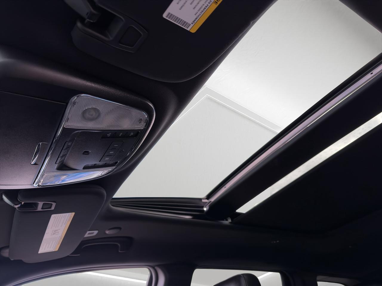2021 Jeep Grand Cherokee Limited | Remote Engine Start | Keyless Entry | Blind-Spot Monitoring & Rear Cross-Traffic Alert Photo