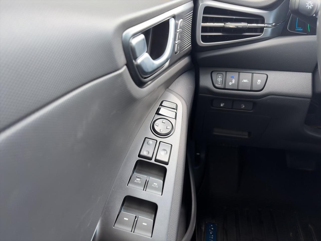 2020 Hyundai Ioniq Electric Ultimate | Sunroof | Keyless Entry & Start | Adaptive Cruise Control | Blind Spot Monitor Photo