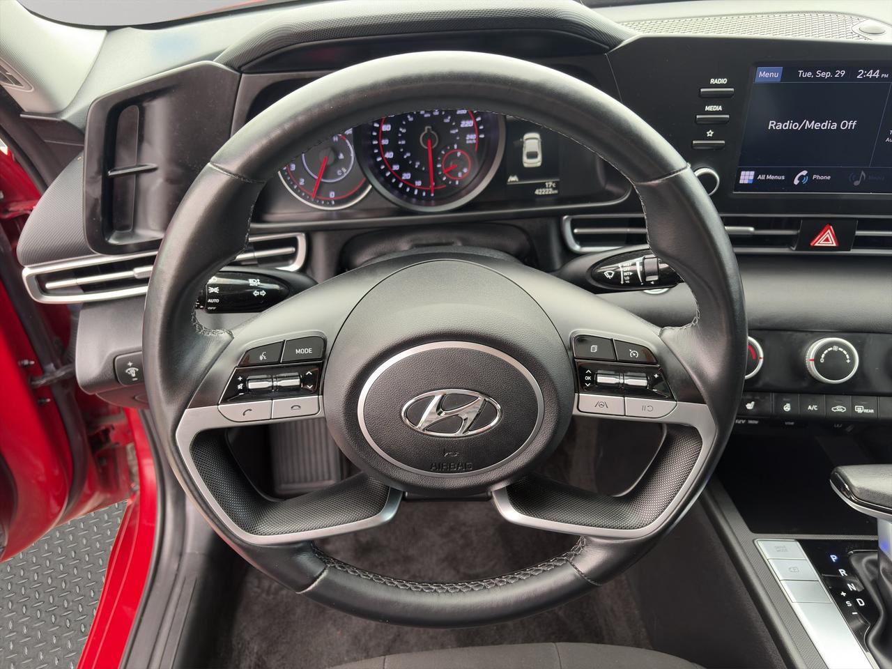 2022 Hyundai Elantra Preferred | Cross-Traffic Alert | Forward Collison Avoidance Assist | Front Collision Mitigation Photo