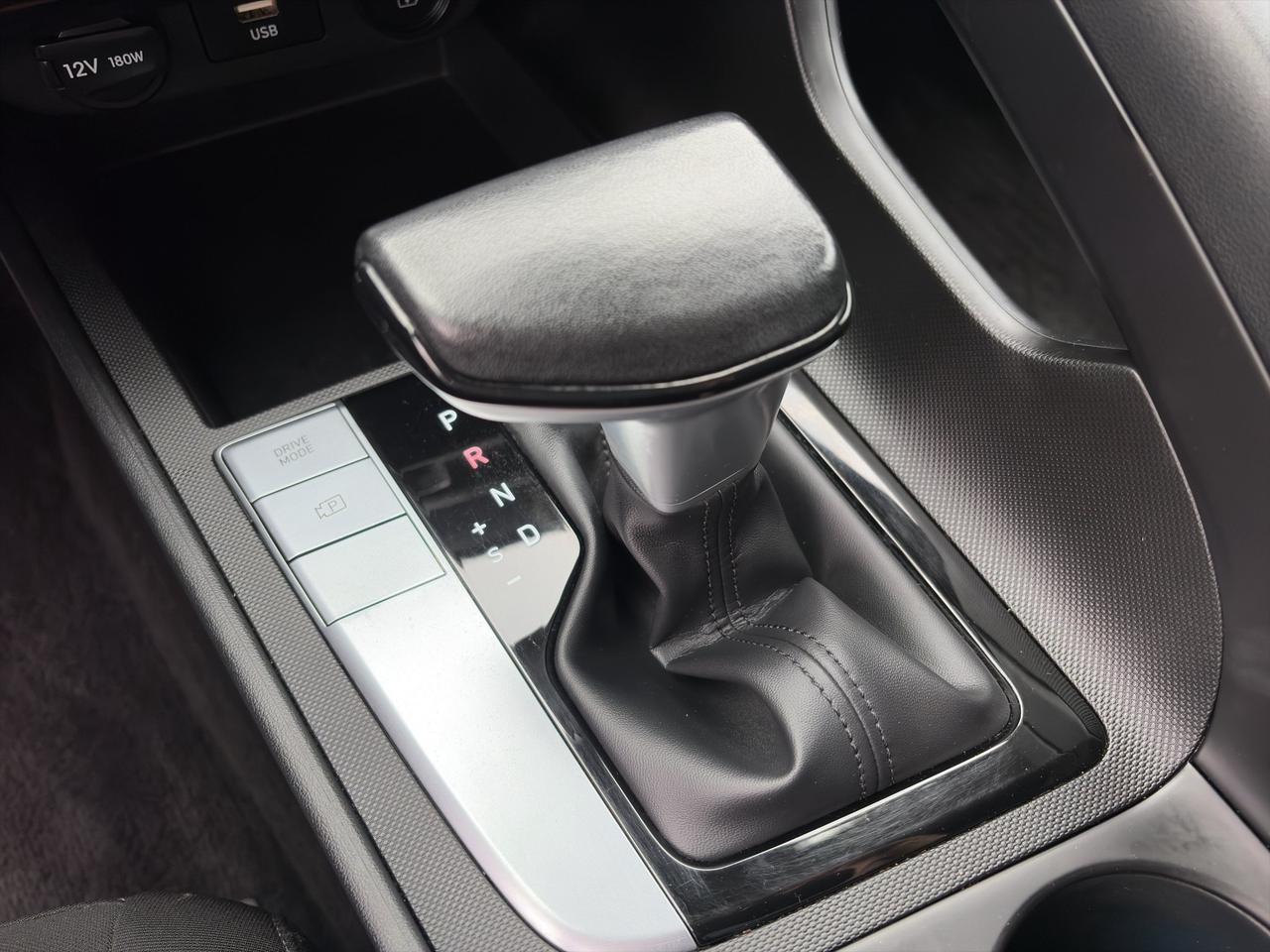 2022 Hyundai Elantra Preferred | Cross-Traffic Alert | Forward Collison Avoidance Assist | Front Collision Mitigation Photo