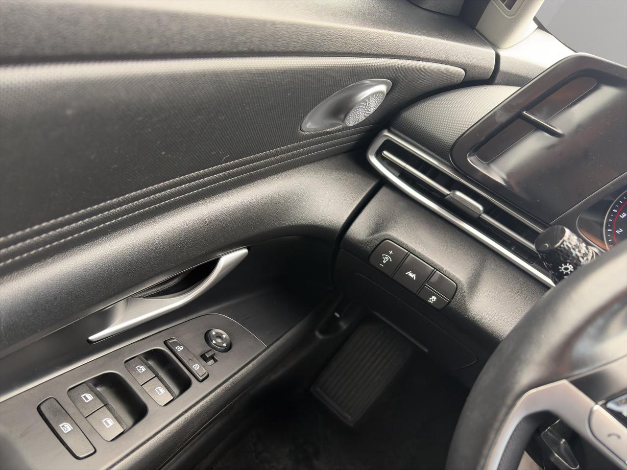 2022 Hyundai Elantra Preferred | Cross-Traffic Alert | Forward Collison Avoidance Assist | Front Collision Mitigation Photo