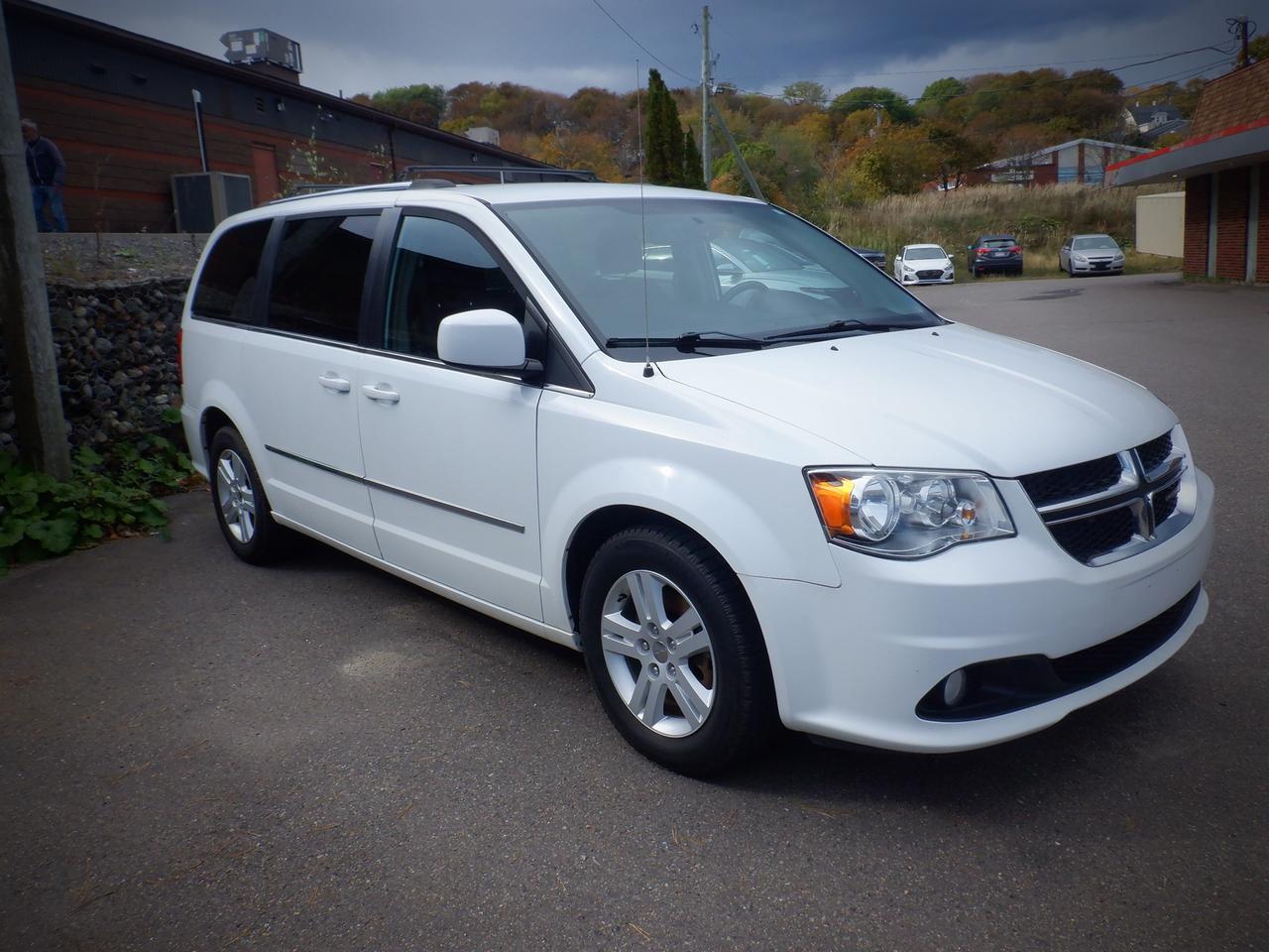 2016 Dodge Grand Caravan Crew Plus - Photo #1