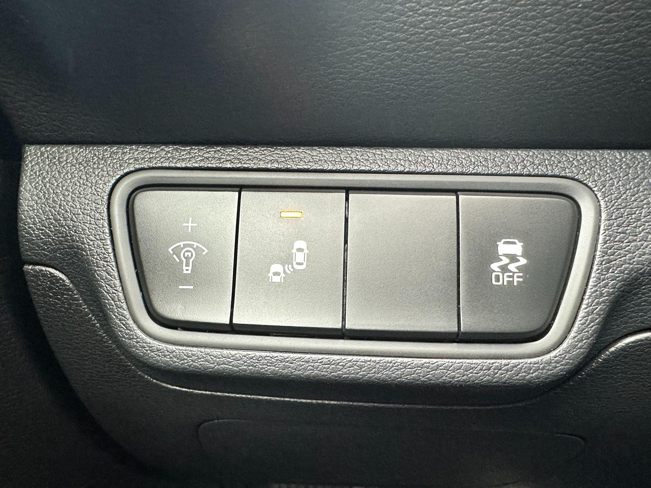 2023 Kia Forte EX HTD-Cloth A/C CarPlay HD-FM Backup Cam Alloys Photo